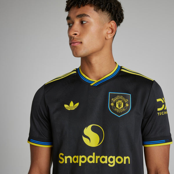 GOSTUJOČI DRES MANCHESTER UNITED FC 2025/2026 - ŠEŠKO #30