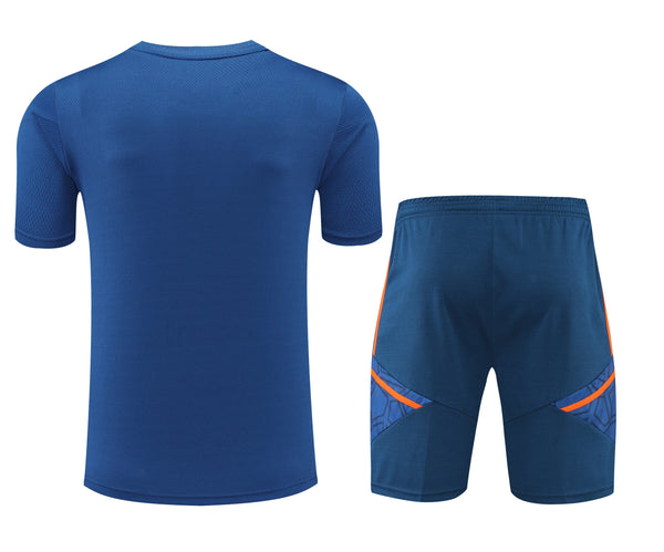 Uradni Adidas trening komplet kluba Manchester United FC za sezono 2022/23.