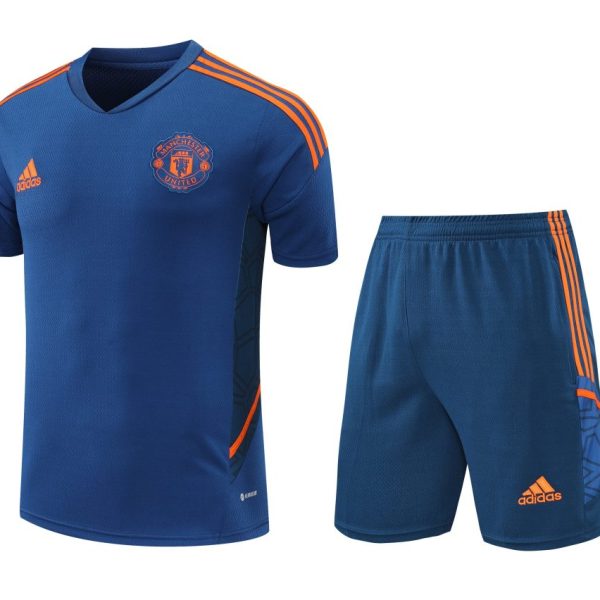 Uradni Adidas trening komplet kluba Manchester United FC za sezono 2022/23.